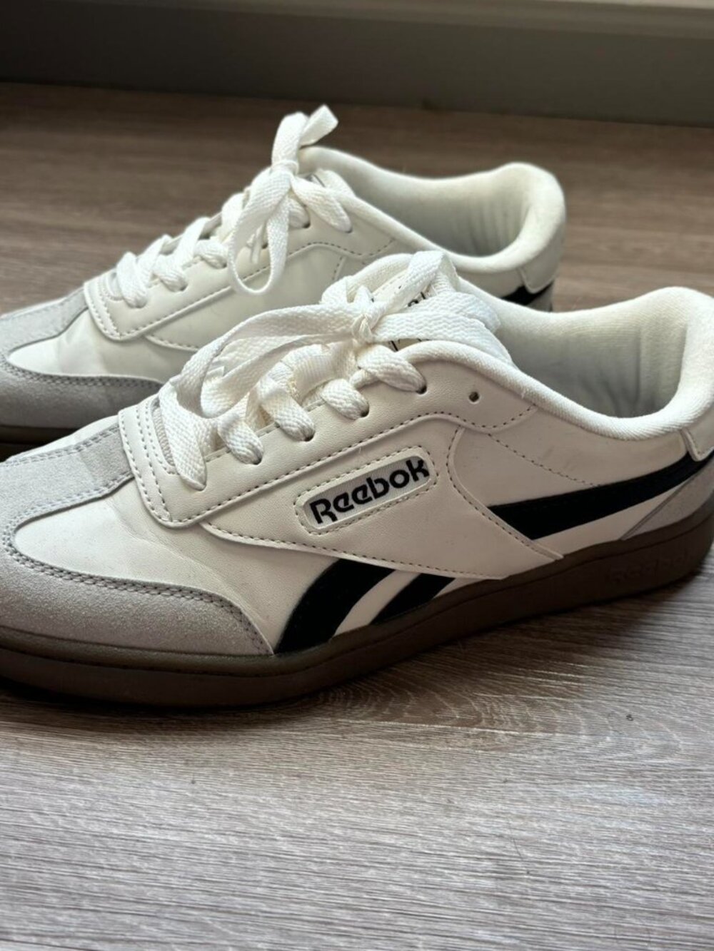 Reebok White, Black & Gum Low-Top Woman Sneakers